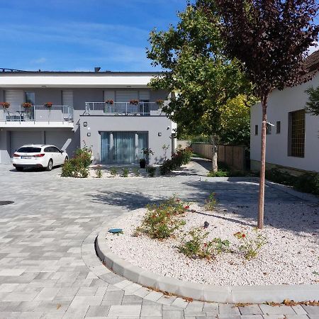 Linden Apartman 001 - Adults Only Mosonmagyaróvár Exteriér fotografie