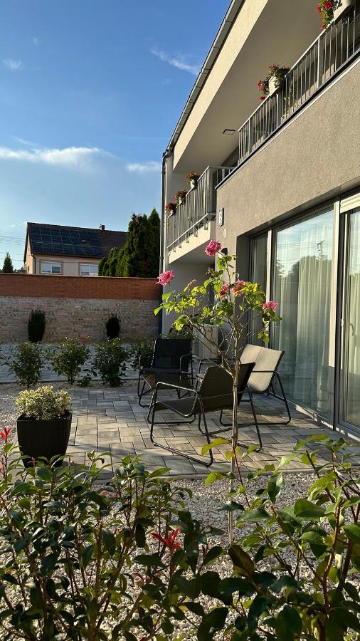 Linden Apartman 001 - Adults Only Mosonmagyaróvár Exteriér fotografie