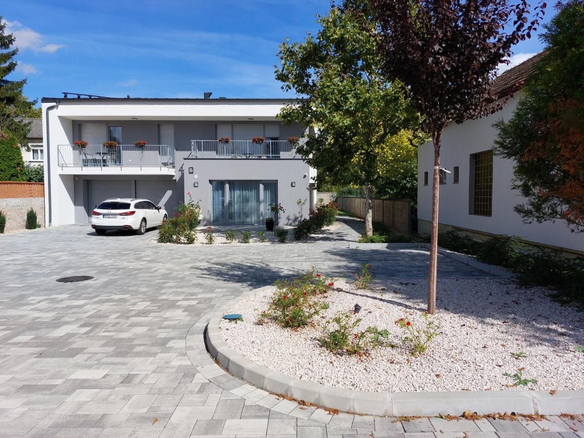 Linden Apartman 001 - Adults Only Mosonmagyaróvár Exteriér fotografie