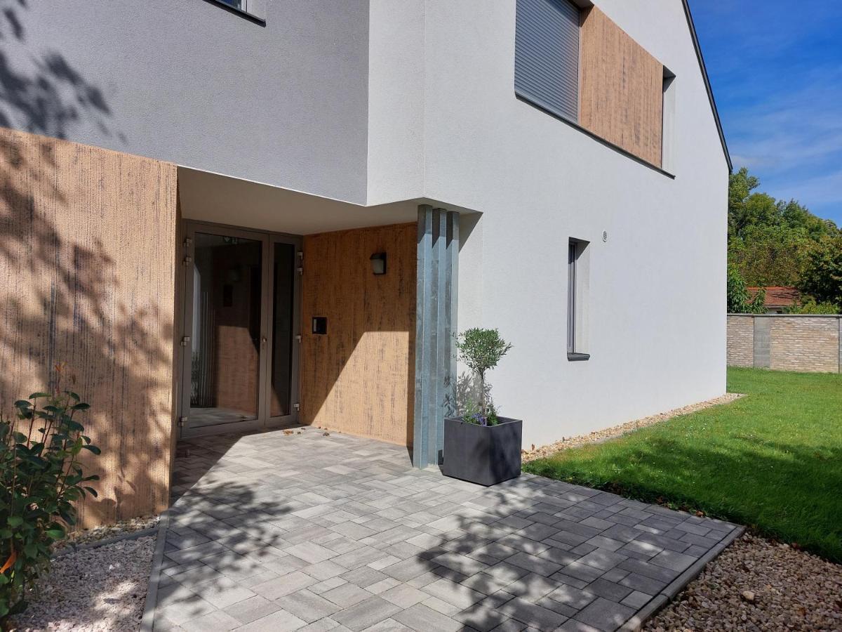 Linden Apartman 001 - Adults Only Mosonmagyaróvár Exteriér fotografie